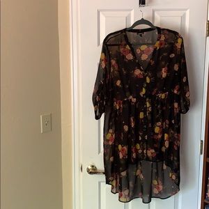TORRID BLACK FLORAL CHIFFON HI-LO TUNIC